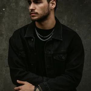 Reloj analógico negro calavera