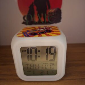 Reloj Despertador Cubo Luminoso Digital LED – Multicolor