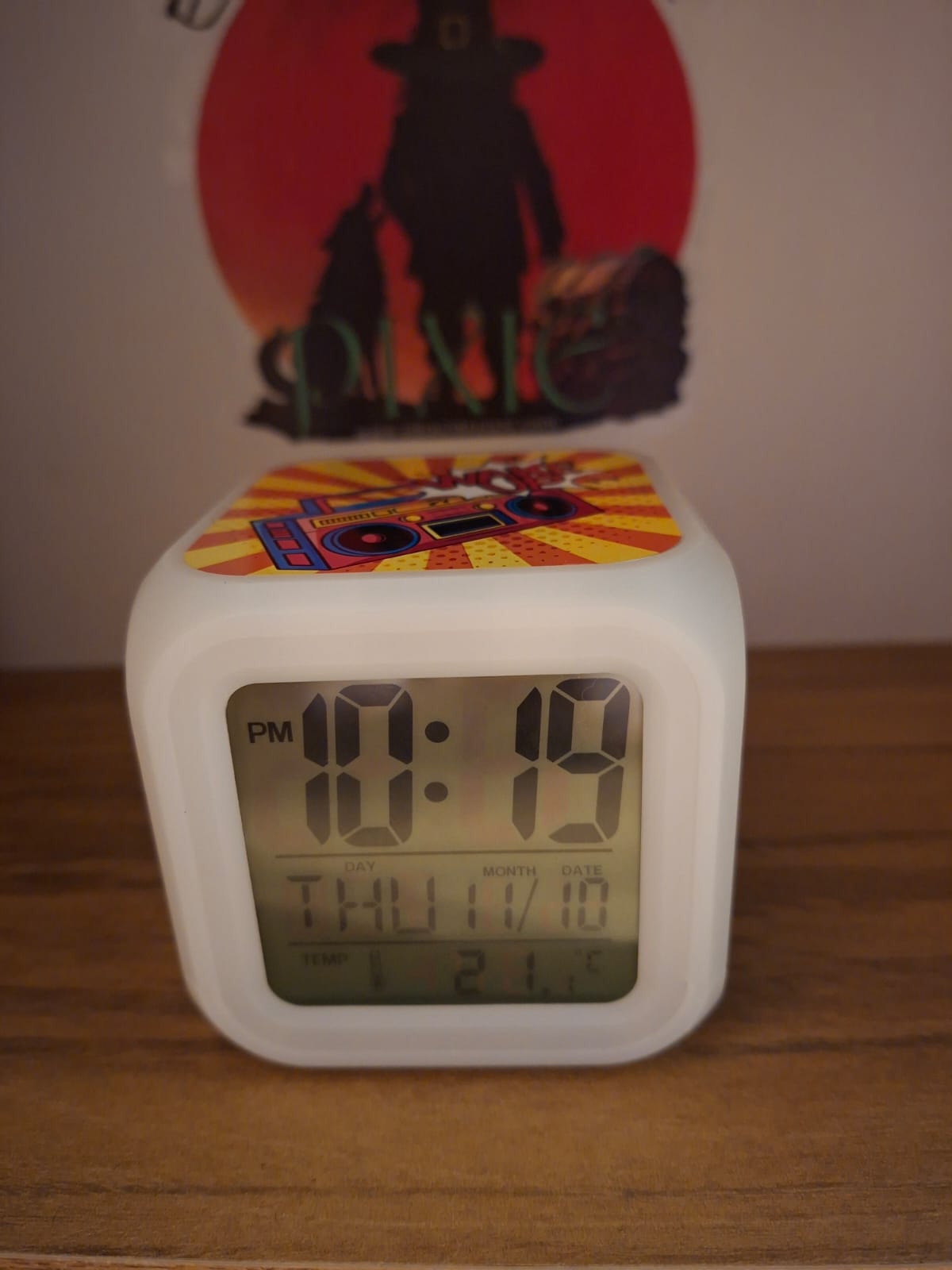 Reloj Despertador Cubo Luminoso Digital LED – Multicolor
